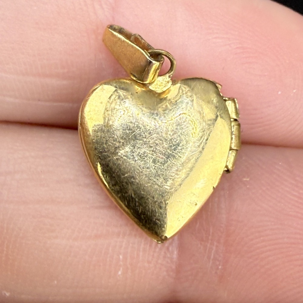 Vintage Gold Filled Locket Hearts Etched Pendant‎ - Picture 6 of 9